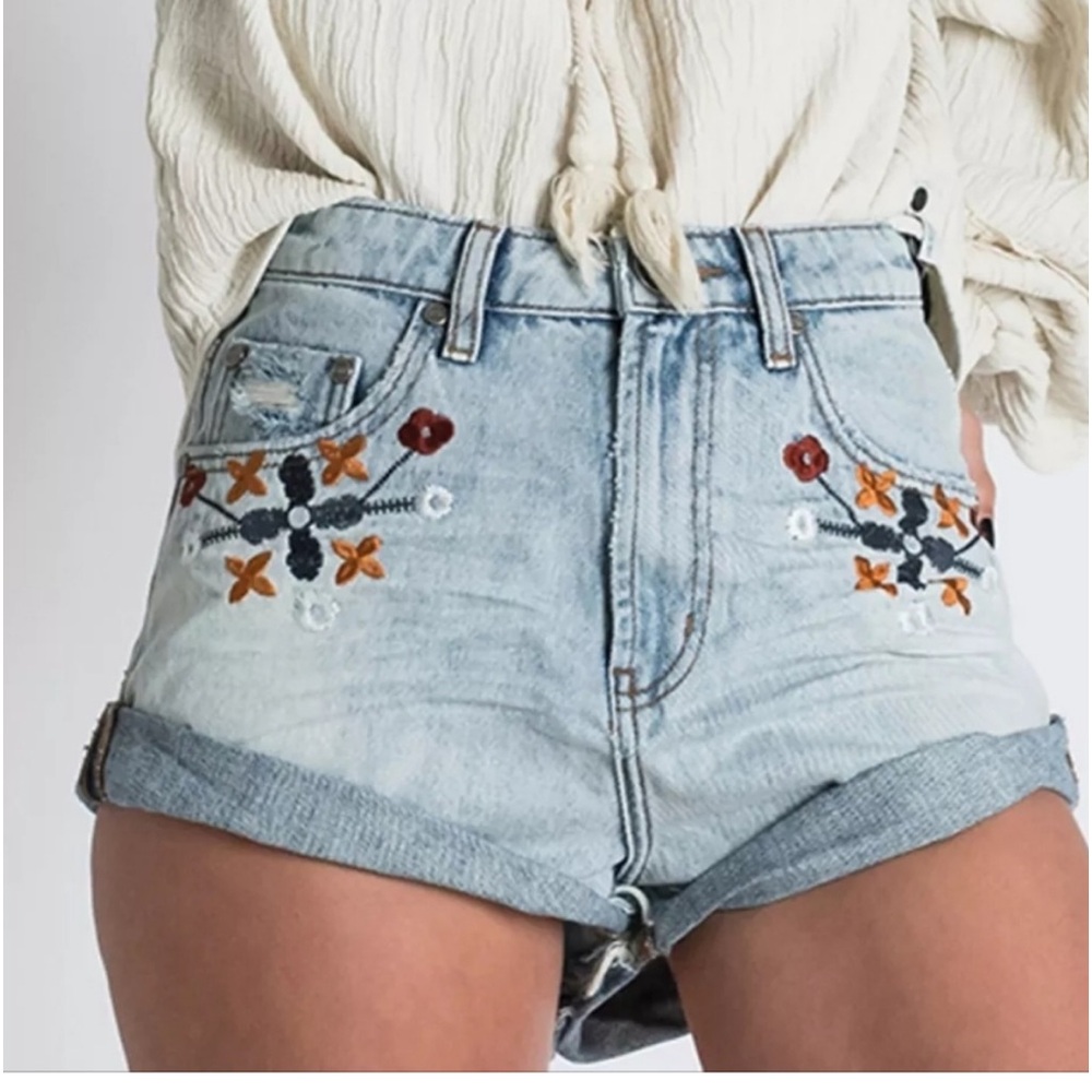 One Teaspoon Woodstock Embroidered High-Waisted Urban Short